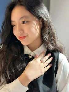 Inspiring Art Passions: How the Daughters of Vietnamese Celebrities Excel in Fine Arts and Painting - image 6