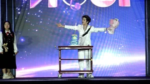 South Korean Rapper B.I Delivers Electrifying Performance of Hit Songs at Road to 8Wonder Concert - image 3