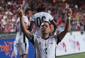 Manchester United's Hard-Fought Victory in Hong Kong Amid Bruno Fernandes Transfer Rumors - image 5