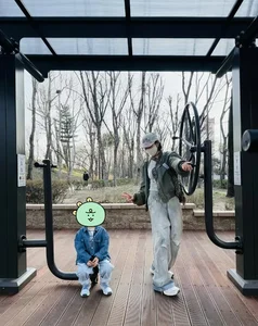 Hyun Bin and Son Ye Jin's Son Spotted at Disneyland looking 'AI-Perfect' - image 4