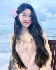 Summer Fashion Inspiration: Quyen Linh’s Daughter Shines in Elegant Strap Dress - image 6
