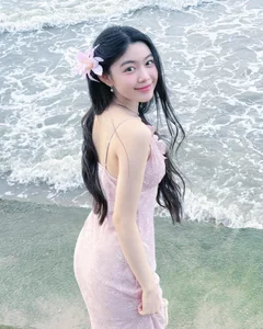 Summer Fashion Inspiration: Quyen Linh’s Daughter Shines in Elegant Strap Dress - image 1