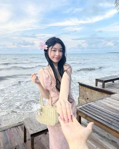 Summer Fashion Inspiration: Quyen Linh’s Daughter Shines in Elegant Strap Dress - image 9