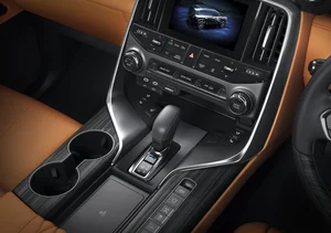 Lexus LX 700h Hybrid Debut: Power, Luxury, and the All-New Overtrail Edition - image 1