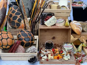 Exquisite Wedding Menus of Top Vietnamese Celebrities Revealed - image 25