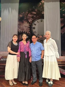 Actress Huong Giang Announces Marriage as 'Me Bien' Cast Celebrates - image 1