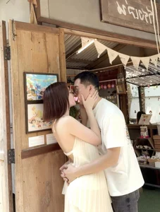Actress Huong Giang Announces Marriage as 'Me Bien' Cast Celebrates - image 3