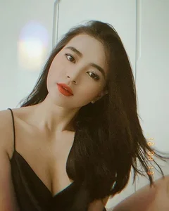 Nguyen Tran Dieu Thuy Shows Off Chic New Haircut - image 1