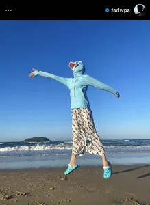 Shu Qi’s Ultimate Sun Protection Beach Style Sparks Fashion Debates - image 4