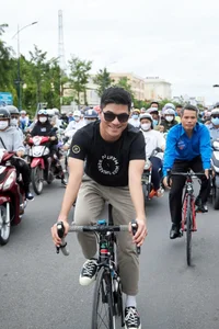 The Sophisticated Fashion Style of Pageant Director Tran Viet Bao Hoang - image 0