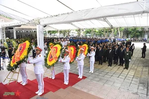 Thousands of Citizens Pay Solemn Respects to General Secretary Nguyen Phu Trong - image 10