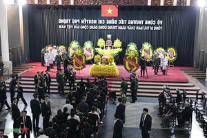 Thousands of Citizens Pay Solemn Respects to General Secretary Nguyen Phu Trong - image 7