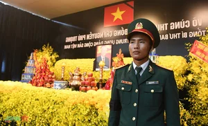 Thousands of Citizens Pay Solemn Respects to General Secretary Nguyen Phu Trong - image 0