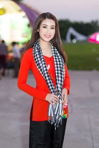 Quyen Linh's Daughter Rocks Affordable Accessories with Elegance and Beauty - image 0
