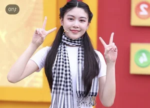 Quyen Linh's Daughter Rocks Affordable Accessories with Elegance and Beauty - image 3