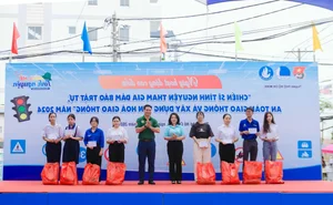 Ho Chi Minh City Launches Campaign to Improve Traffic Safety and Culture - image 6