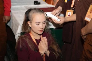 Vietnamese Star Tuan Hung and Celebrities Surprise Fans with Bold New Shaved Head Looks - image 1