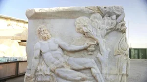 Archaeologists Open 1,800-Year-Old Roman Coffin to Reveal Incredible Findings - image 4