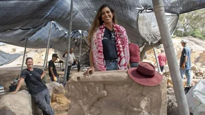 Archaeologists Open 1,800-Year-Old Roman Coffin to Reveal Incredible Findings - image 7