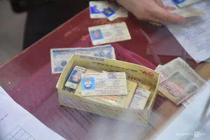 Ho Chi Minh City Residents Rush to Renew Driving Licenses: Crowds Gather at Registration Centers - image 3