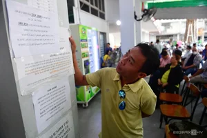 Ho Chi Minh City Residents Rush to Renew Driving Licenses: Crowds Gather at Registration Centers - image 0