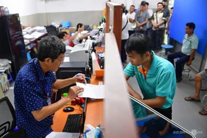 Ho Chi Minh City Residents Rush to Renew Driving Licenses: Crowds Gather at Registration Centers - image 2