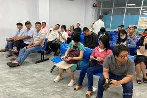 Ho Chi Minh City Residents Rush to Renew Driving Licenses: Crowds Gather at Registration Centers - image 5