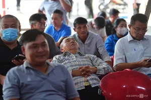 Ho Chi Minh City Residents Rush to Renew Driving Licenses: Crowds Gather at Registration Centers - image 6