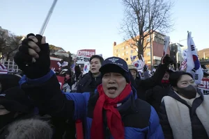 South Korean Prosecutors Confront Bodyguards to Serve Arrest Warrant - image 4