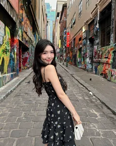 The Captivating Charm of China's Rising Fashion Muse Redefining Modern Beauty Standards - image 5