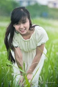 Stunning Vietnamese Girl Portraits: Pack 21 Aesthetic Photo Collection - image 21