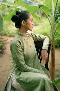 Why Traditional Vietnamese Attire Is Becoming a Timeless Fashion Statement for Modern Youth - image 7