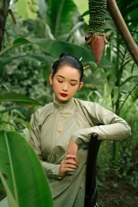 Why Traditional Vietnamese Attire Is Becoming a Timeless Fashion Statement for Modern Youth - image 8