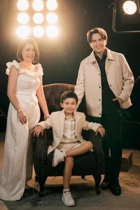 Stylish Matching Christmas Outfits of Famous Vietnamese Celebrity Couples - image 7