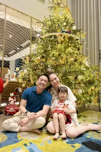 Stylish Matching Christmas Outfits of Famous Vietnamese Celebrity Couples - image 4