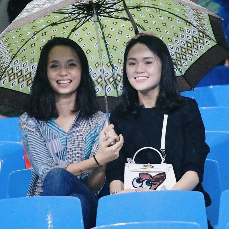 Unfiltered Beauty: Quynh Anh and Her Sister Caught on Candid Camera
