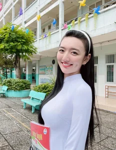Mixed-Race Beauty Turns Heads with Street Style After Leaving Pageant - image 6
