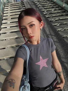 Chic and Edgy Style of Mesmerizing Tattooed Influencer - image 0