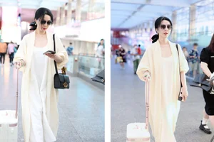 Fan Bingbing Spotted on Subway: Oversized Fashion with a Multi-Million Dollar Luxury Bracelet - image 6