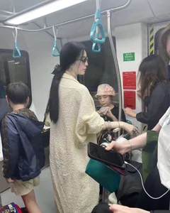 Fan Bingbing Spotted on Subway: Oversized Fashion with a Multi-Million Dollar Luxury Bracelet - image 2