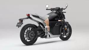 Honda Unveils Premium Electric Motorcycle: Pioneering the Two-Wheeled EV Era - image 6