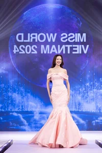 Standing Tall: The 1.86m Miss World Contestant with Military Roots - image 4