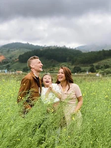 Cross-Cultural Love Stories: Lan Phuong and Celebrities with Western Husbands - image 0