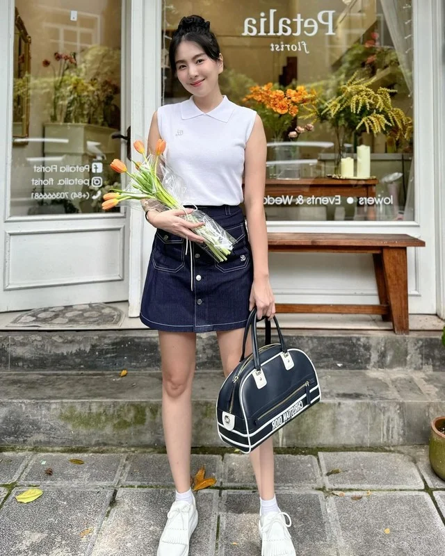 VTV's Most Beautiful MC Stuns in Late Summer Photos