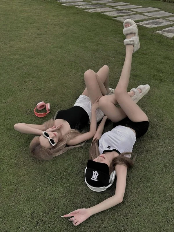 Meet the Stunning Social Media Sisters Taking the Internet by Storm