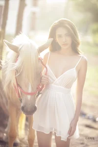 Stunning Beauty of Thai Model Sutasine Siriruke: Captivating Photo Gallery - image 11