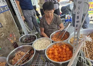 Kim Anh's Traditional Ba Zongzi: Dragon Boat Festival Celebration Gallery - image 2