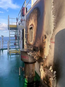 Current Status of the Ship Carrying 3,800 Tons of Oil Burning off Con Dao - image 7