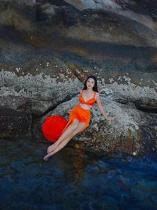 Lam Vy Da Shines in Spectacular Fashion Transformation with Bold Cutouts - image 3