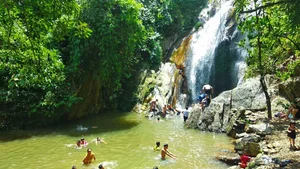 5 Stunning Waterfalls Near Hanoi Perfect for Summer Escapes - image 1